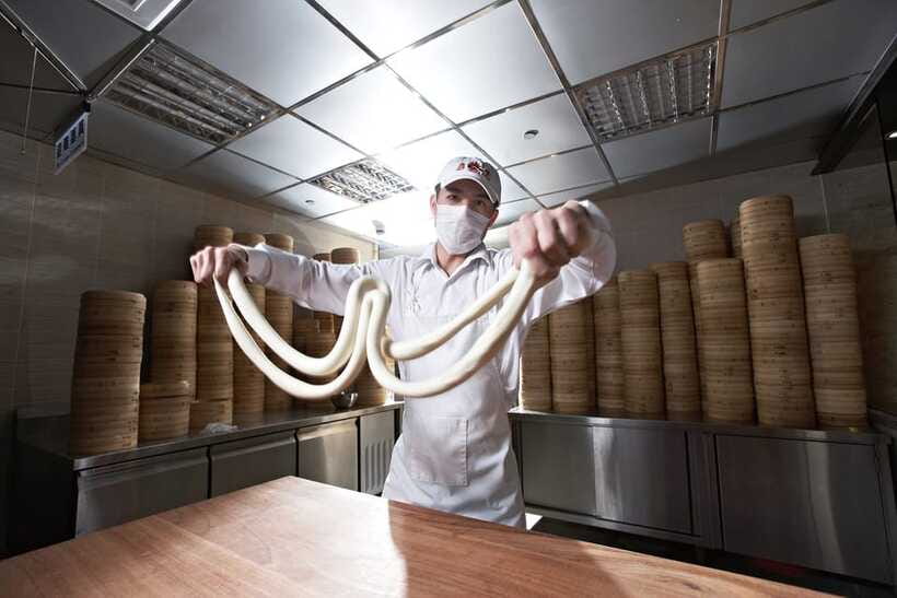 Taipei: Din Tai Fung Restaurant Experience - How the meal is served