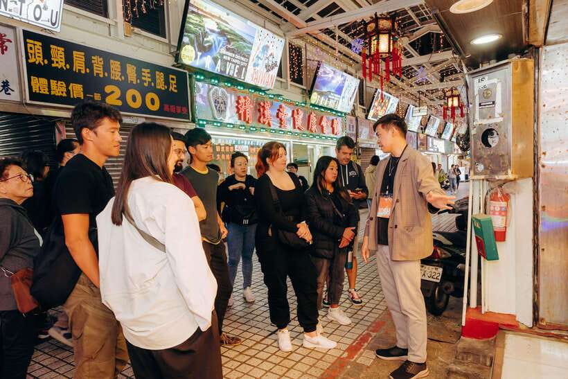 Taipei: Food Tours w/ Top 10 Taiwan Food (Breakfast/Dinner) - Two routes, two different views of Taipei