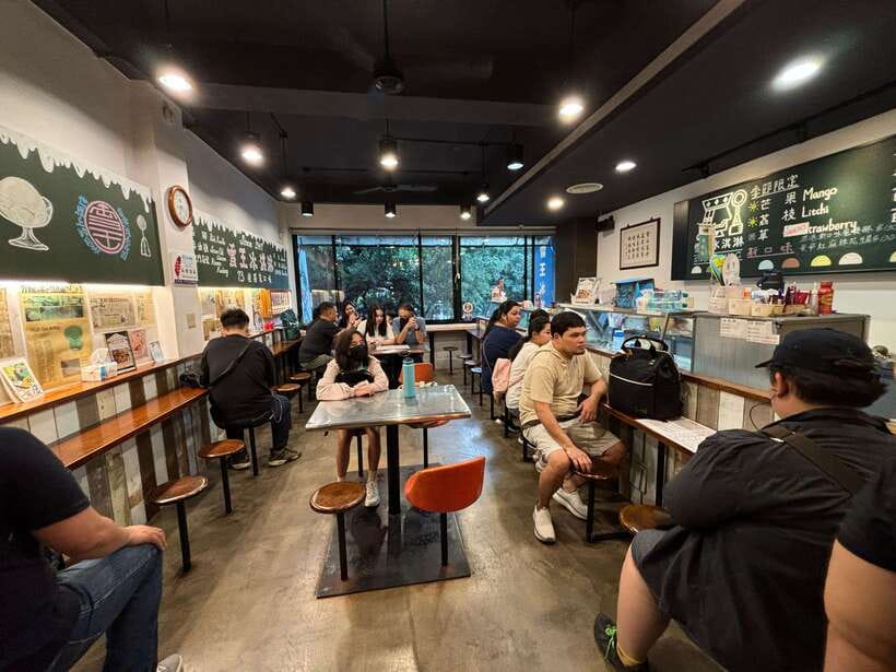 Taipei Foodie + History Walking Tour - Taipei North Gate and the old city