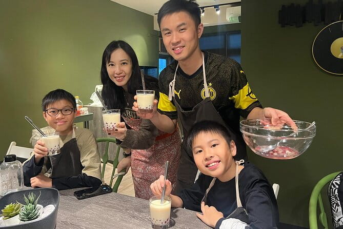 Taipei Fresh Market Tour and Colorful Bubble Tea Making - Tasting fruit, herbal tea, and fish balls