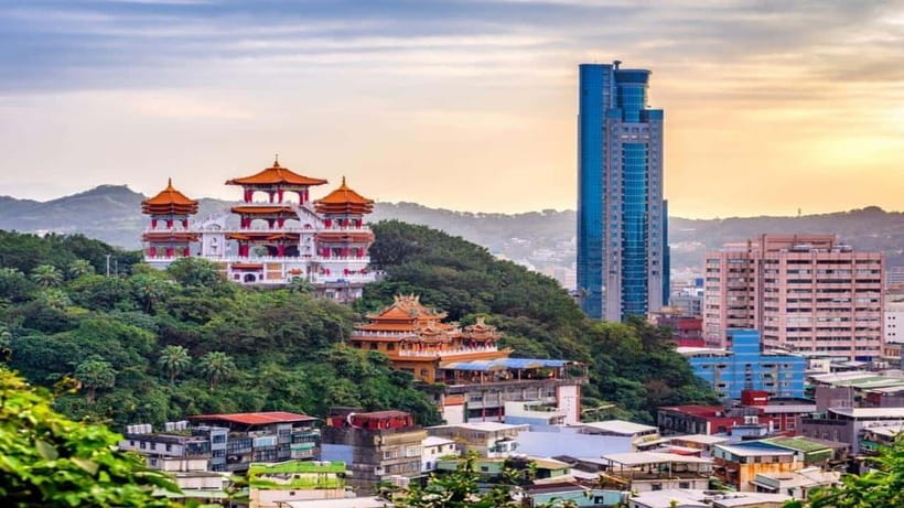 Taipei: Highlight Attractions Walking Tour - Chiang Kai-shek Memorial Hall, the major finale