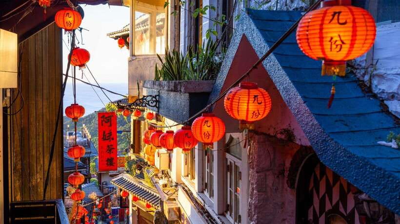 Taipei: Jiufen and Shihfen Half Day Tour - Golden Waterfall’s Mineral-Colored Water