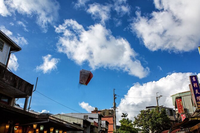 Taipei: Jiufen Pingxi Half Day Tour - What the $74.29 price really covers