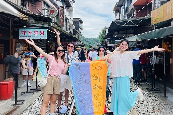Taipei: Jiufen Pingxi Half Day Tour - Who will enjoy this tour most