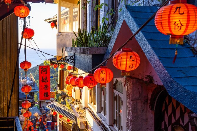 Taipei: Jiufen Pingxi Half Day Tour - Shifen Old Street and the Pingxi Railway setting