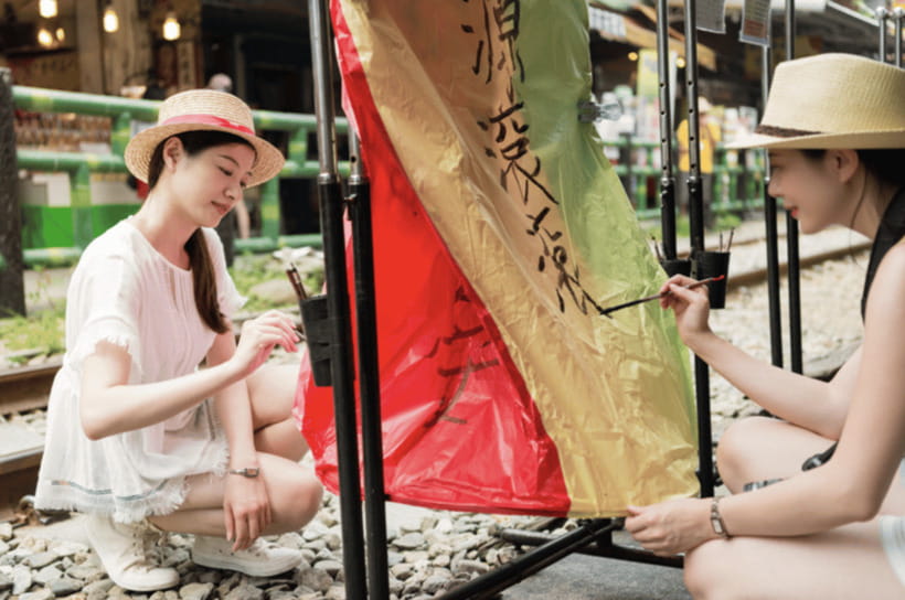 Taipei: Jiufen, Shifen Waterfall and Pingxi Sky Lantern Tour - Golden Waterfall and Jinguashi’s Mining Past