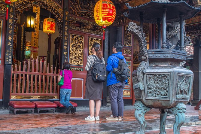 Taipei: Layover Experience With A Local Host - Old streets, apothecaries, and tea houses
