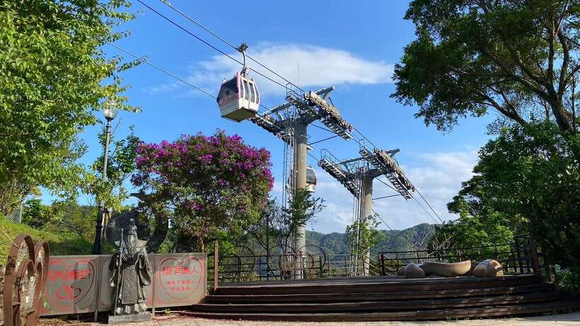 Taipei: Maokong Cable Car 1 day Pass - The 30-minute ascent into Maokong