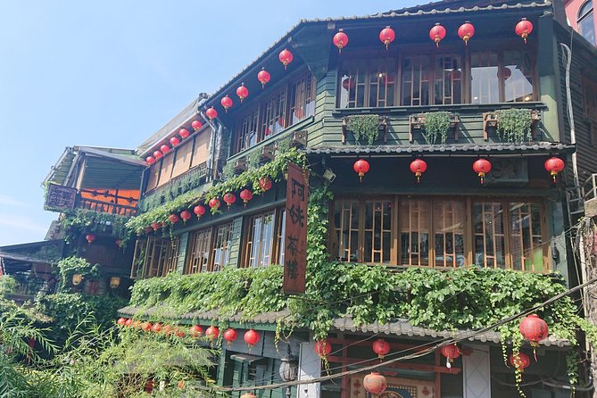 Taipei Memory - 2 Days Tour - Longshan Temple gives day one a strong start