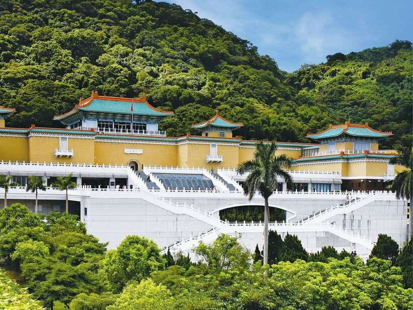 Taipei: Morning City Tour with National Palace Museum Entry - Why this four-hour route works for a first morning