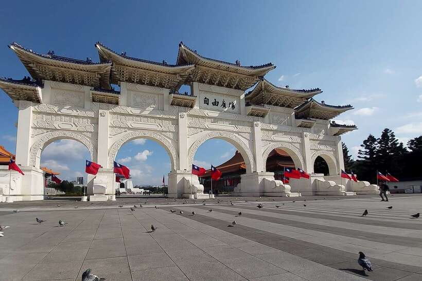 Taipei: Morning City Tour with National Palace Museum Entry - What the guide can add to the morning