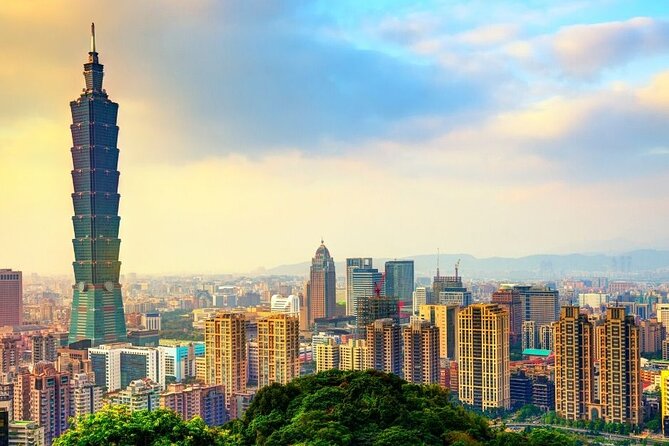 Taipei : Must-See Attractions Walking Tour With A Guide (Private) - A Strong First Look At Taipei