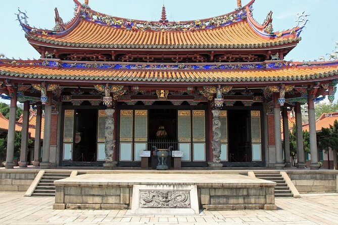 Taipei : Must-See Attractions Walking Tour With A Guide (Private) - Chiang Kai-Shek Memorial Hall And The Changing Guard