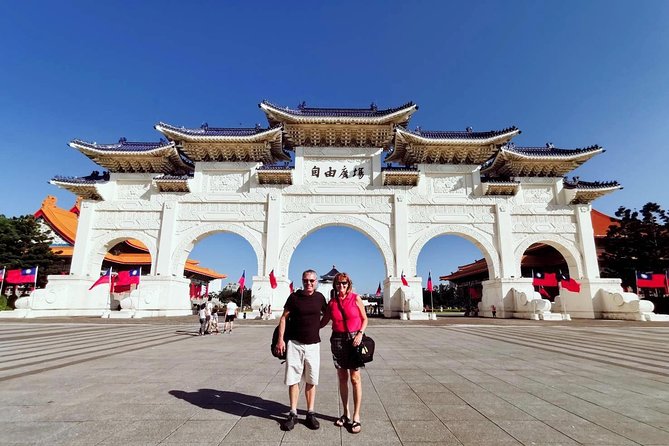Taipei: Private Car Charter Tour - National Palace Museum: allow for the Monday problem