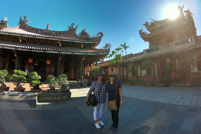 Taipei: Private Car Charter Tour - Longshan Temple and Chiang Kai-shek Memorial Hall