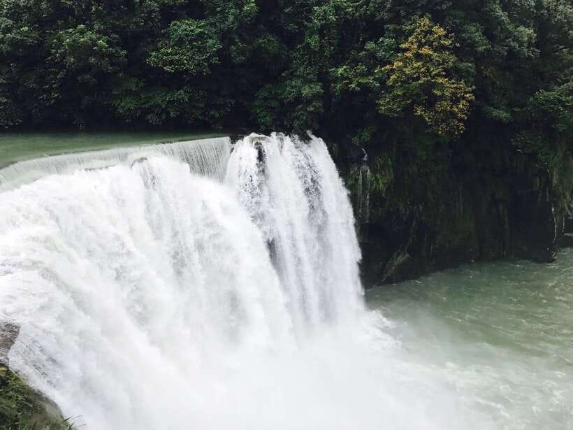 Taipei: Private City Sightseeing Tour with Driver - Yehliu Geopark and the Gold Museum option