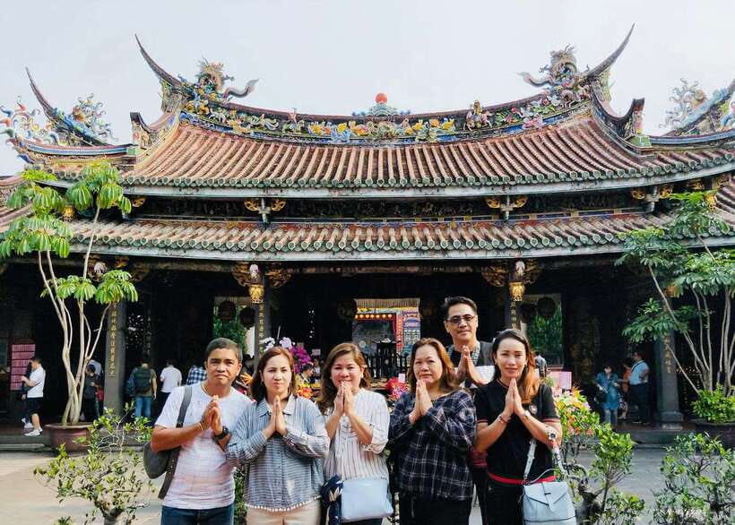 Taipei: Private Day Tour by Car - Dihua Street for older Taipei and local tastes