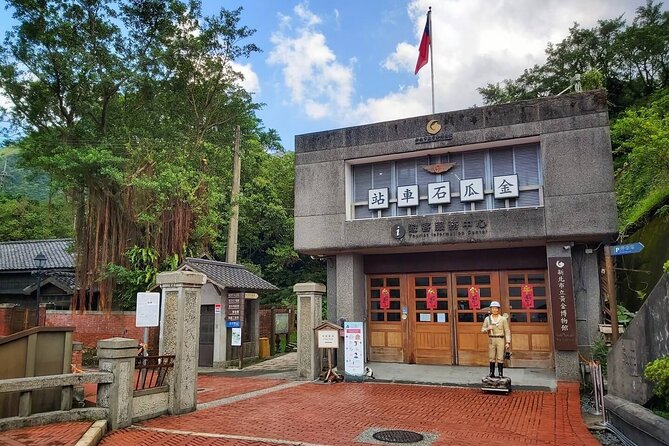 Taipei's Old Gold Rush Town: Jiufen Guided Night Tour - Why Jiufen works better as a night outing