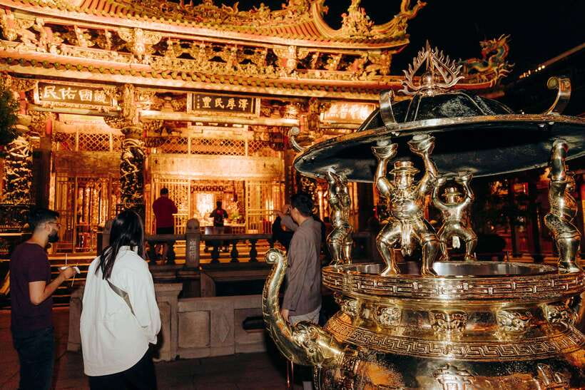 Taipei's Origin & Longshan Temple - Taiwan Cultural Tour - Practical tips for a respectful visit