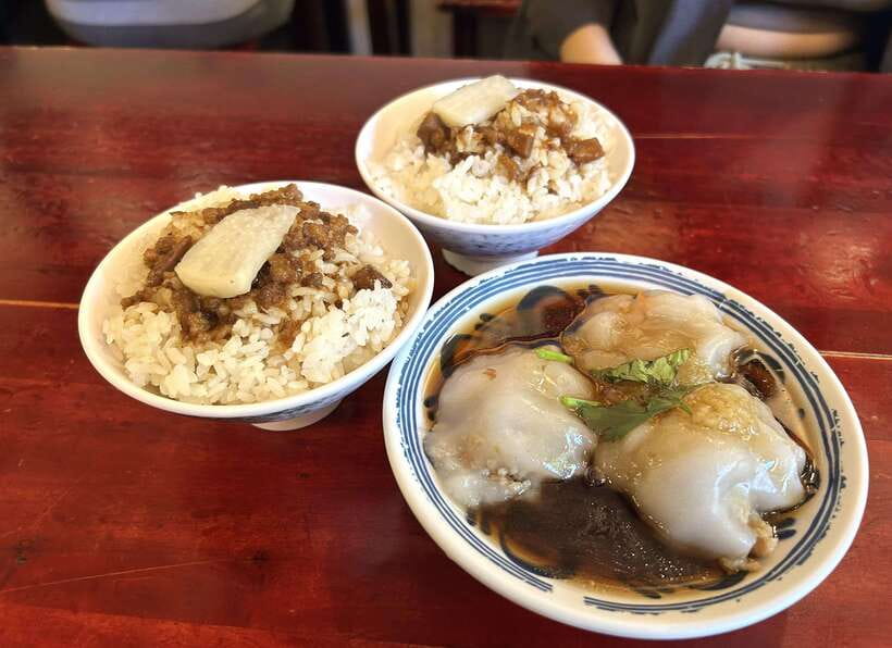 Taipei: Street Food & Hidden Eats Night Market Food Tour - Fried chicken and student food near Taipei University