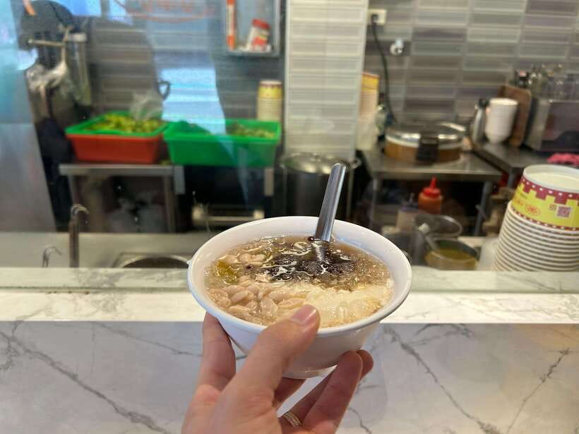 Taipei: Street Food & Hidden Eats Night Market Food Tour - Yongkang Street brings drinks, rice, and regional flavors