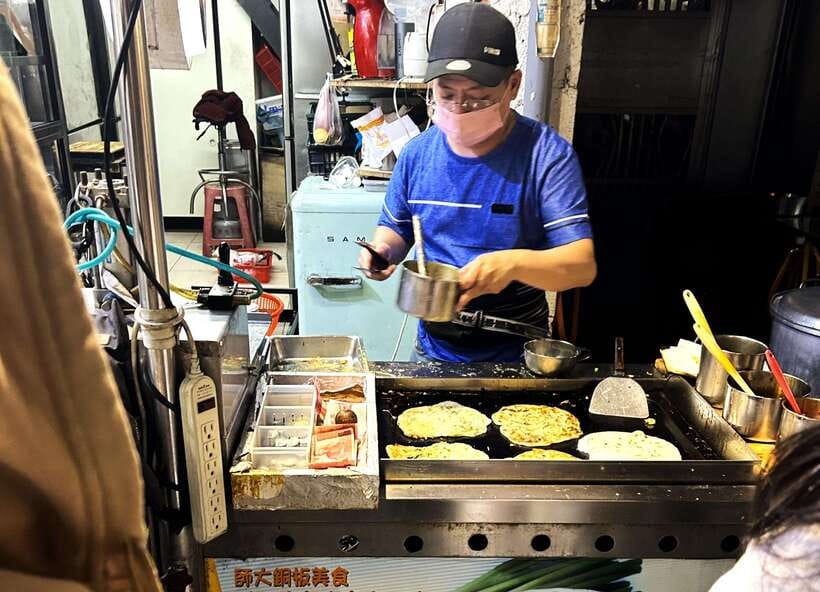 Taipei: Street Food & Hidden Eats Night Market Food Tour - Tofu pudding and the secret final dish