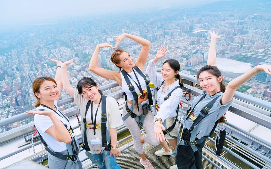 Taipei: Taipei 101 Observatory - Skyline 460 Cloud Walk - Who should book Skyline 460?