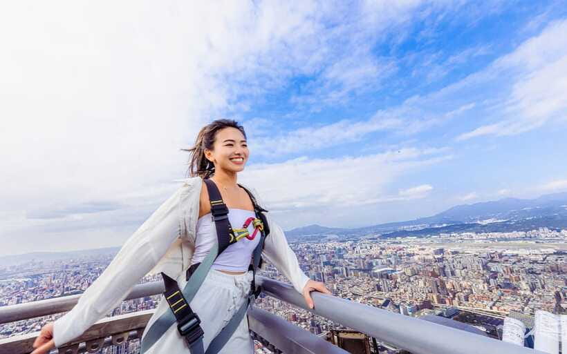 Taipei: Taipei 101 Observatory - Skyline 460 Cloud Walk - What the 50-minute Skyline 460 visit feels like