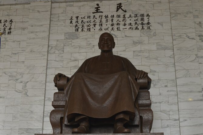 Taipei Taster: Layover Escapes in 4-Hour Private Tour - Meeting your driver at Taoyuan Airport