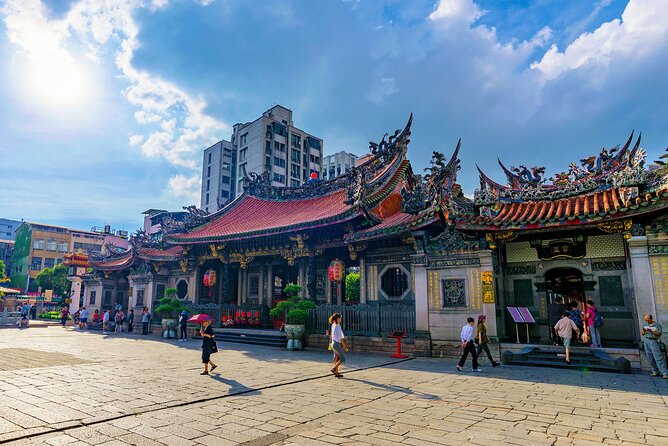 Taipei Touchdown: Make the Most of Your 6-Hour Layover - What the Private Vehicle Adds