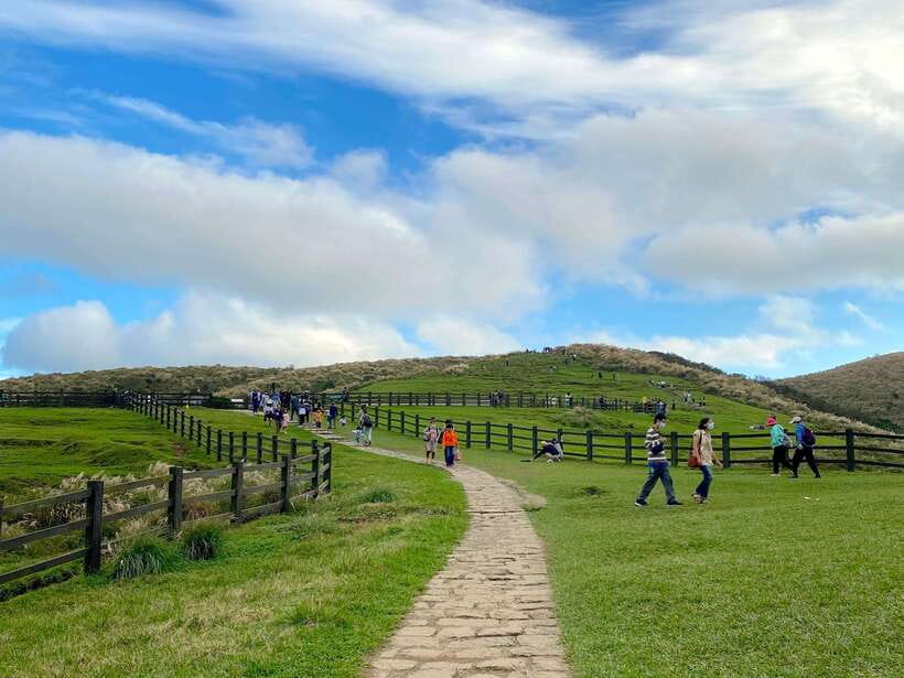 Taipei: Yangmingshan & Beitou Full-Day Tour - Starting at Taipei Main Station