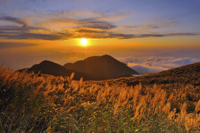 Taipei: Yangmingshan, Shifen, Jiufen & Yehliu Private Tour - Is $211 per person fair value?