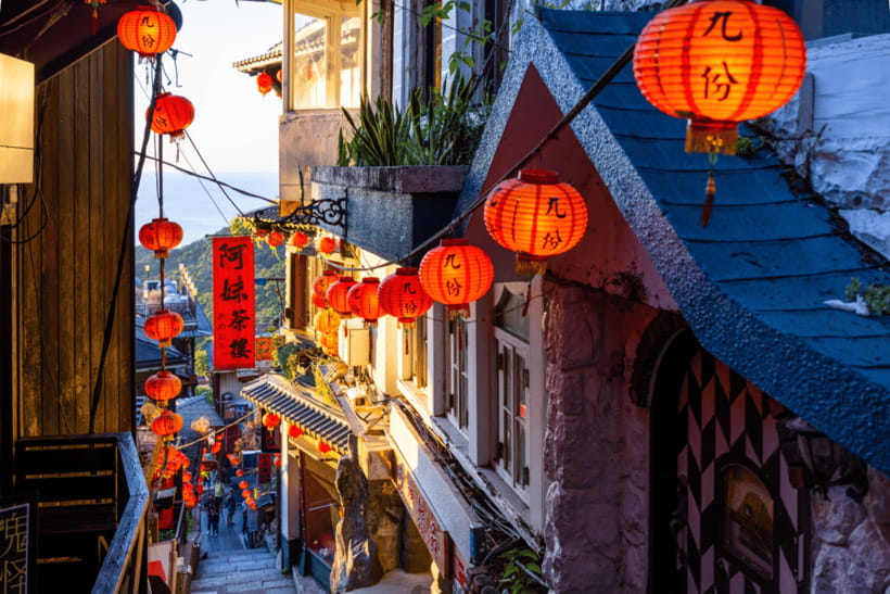 Taipei: Yangmingshan, Shifen, Jiufen & Yehliu Private Tour - A long northern Taiwan day made easier