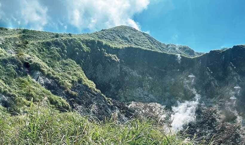 Taipei: Yangmingshan, Yehliu, and Jiufen Shifen Day Tour - What the guide and vehicle add