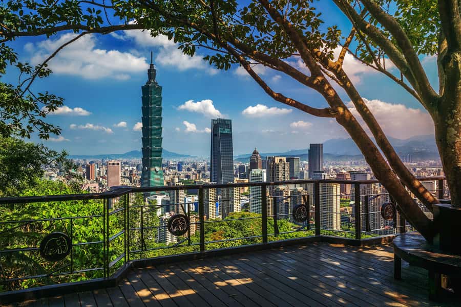 Taiwan Taipei: 8-Hour Customized Taipei City Exploration! - Chiang Kai-shek Memorial Hall brings space and quiet