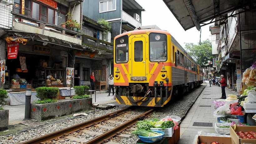 Taiwan Taipei: Customized Private Tour - What the private vehicle changes