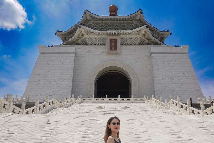 Taiwan Taipei: Half-day VIP Photoshoot Taiwan Photographer - The $450 price and who gets the best value