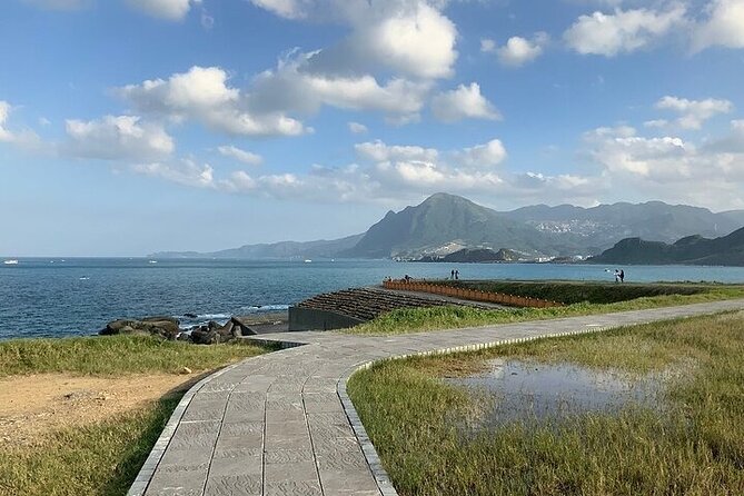 Taiwan TST: Private Tour Taipei Yehliu, Chaojing, Shifen, Jiufen - Why a private car helps on this north-coast route
