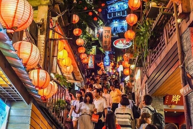 Taiwan TST: Private Tour Taipei Yehliu, Chaojing, Shifen, Jiufen - Shifen Old Street, where trains run through town
