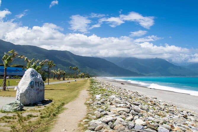 Taroko, Qingshui Cliff, Xincheng Old Street & Qixingtan Day Tour - A full day from Hualien to the Pacific