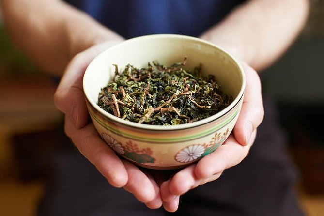 Tea of Taipei: Small-Group Tour with Taipei City Sightseeing - Bagua Tea Plantation and Thousand Island Lake