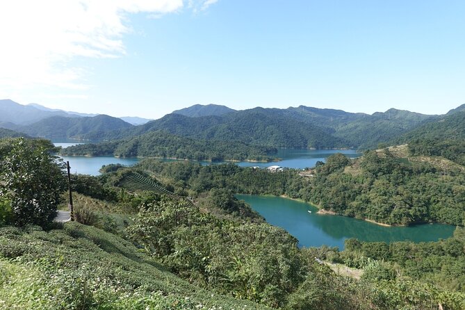 Thousand Island Lake and Pinglin Tea Plantation from Taipei - Leaving Taipei for Shiding’s mountain roads