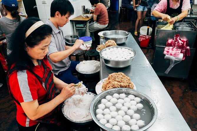 Traditional Old School Taiwanese Food Tour - Taipei Xia Hai City God Temple and the matchmaking tradition