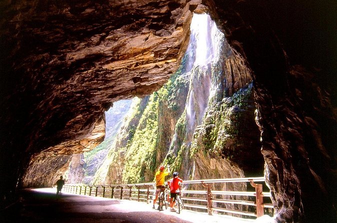 Two-days Yi-lan & Grand Taroko Gorge Park Tour - Is $401 a fair price?
