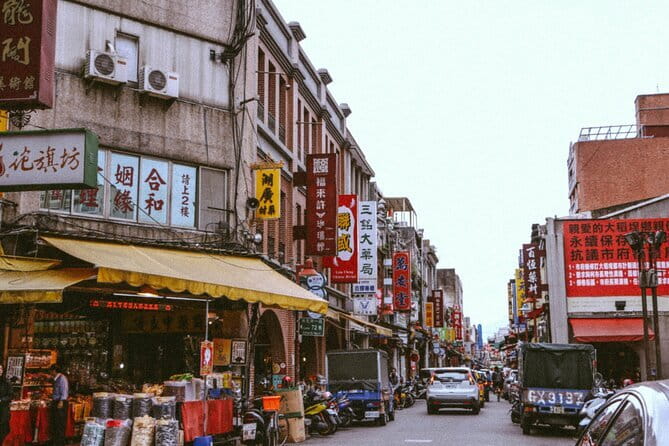 Vintage Taipei - Best of Taiwan & Sunset Walking Tour (Tip-based) - Key points at a glance