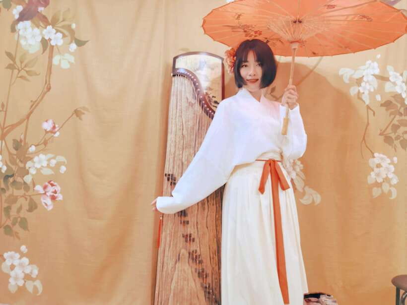 Wear Hanfu and play guzheng - Is $50 a fair price?