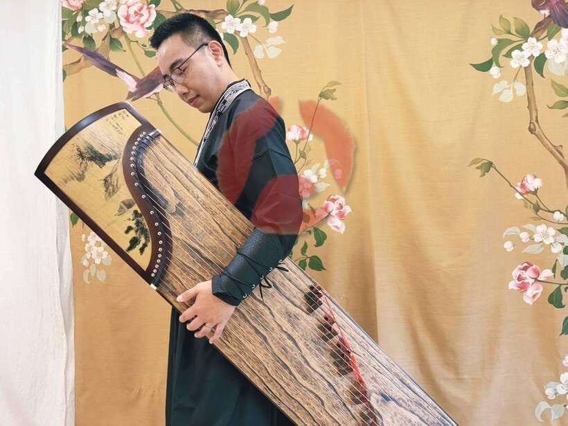 Wear Hanfu and play guzheng - Who will enjoy it most