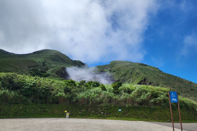 Yamingshan Volcano, Beitou Thermal Valley, Danshui Private Tour - Beitou Thermal Valley and the green library