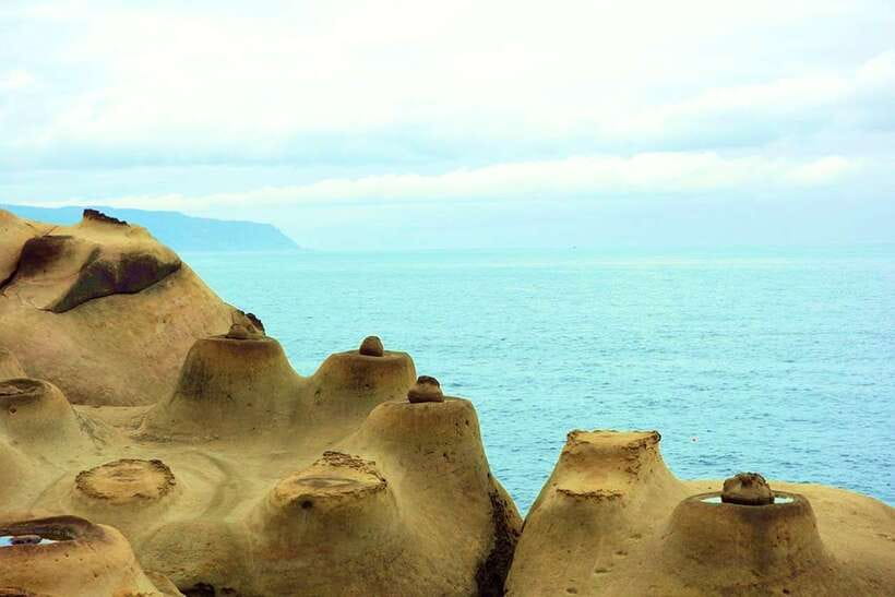 Yehliu Geopark Admission Ticket - Walking toward Queen’s Head Rock