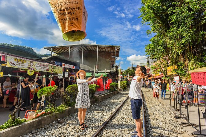 Yehliu, Golden Waterfall, Jiufen, Shifen Day Tour - Golden Waterfall and the 13 Levels Ruins